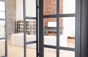 apakah pintu geser pakai kusen